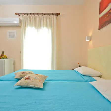 Margo Naxos City
