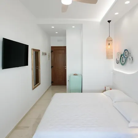 马戈一室公寓酒店 4* Naxos City